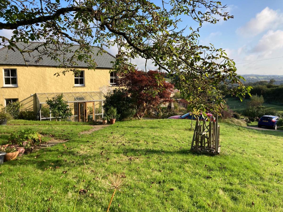 Frizenham Farmhouse Little Torrington Esterno foto